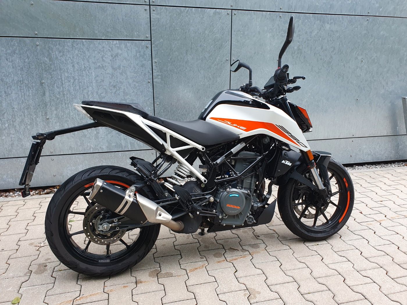 Fahrzeugabbildung KTM 390 Duke Modell 2022 mit Quickshifter