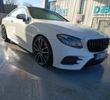 Mercedes-Benz E 300 Autom. - - Mercedes-Benz E 300: Von Privat
