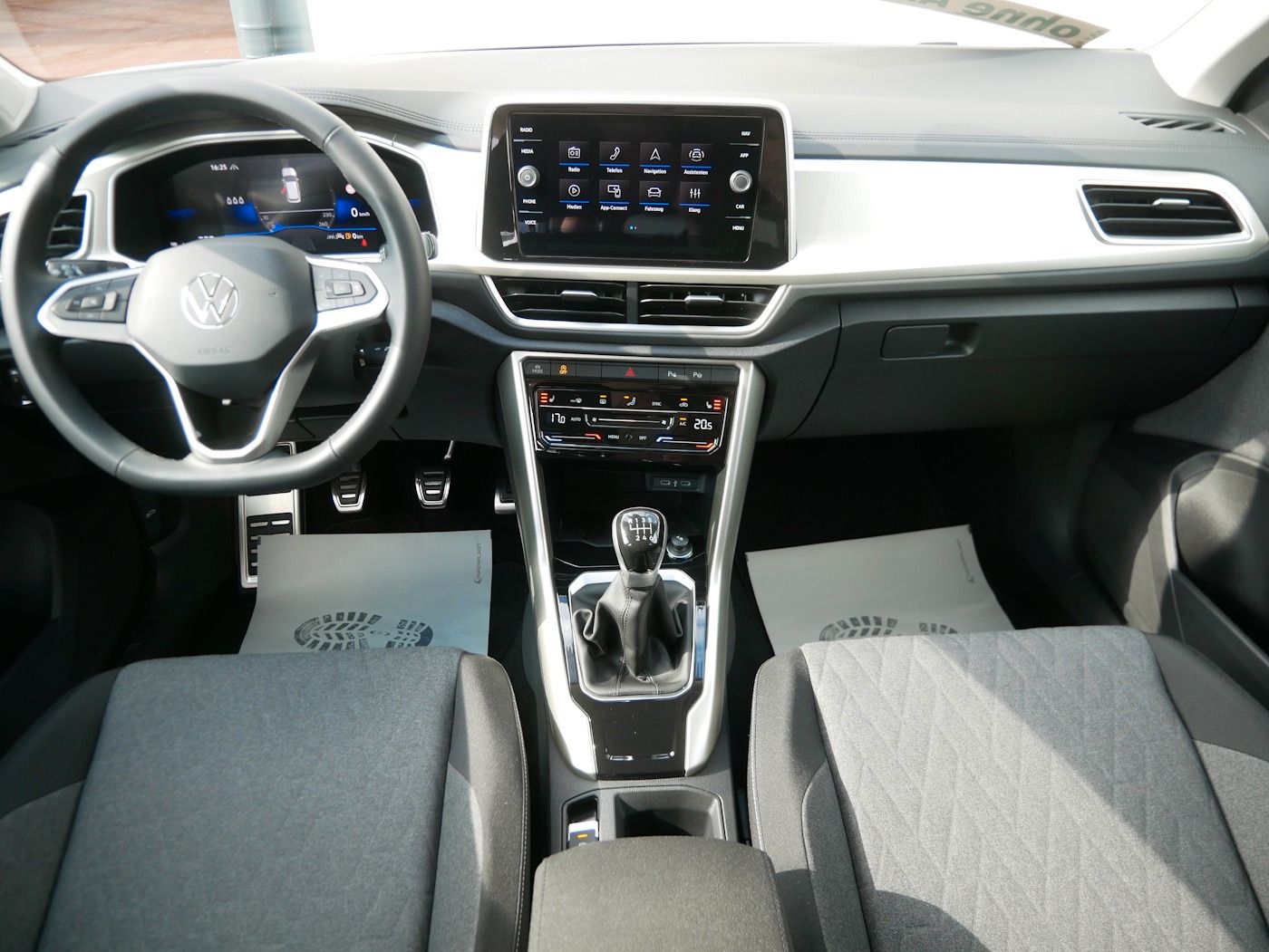 Fahrzeugabbildung Volkswagen T-Roc 1.0 TSI MOVE NEU35T LED NAVI SHZ Allwetter