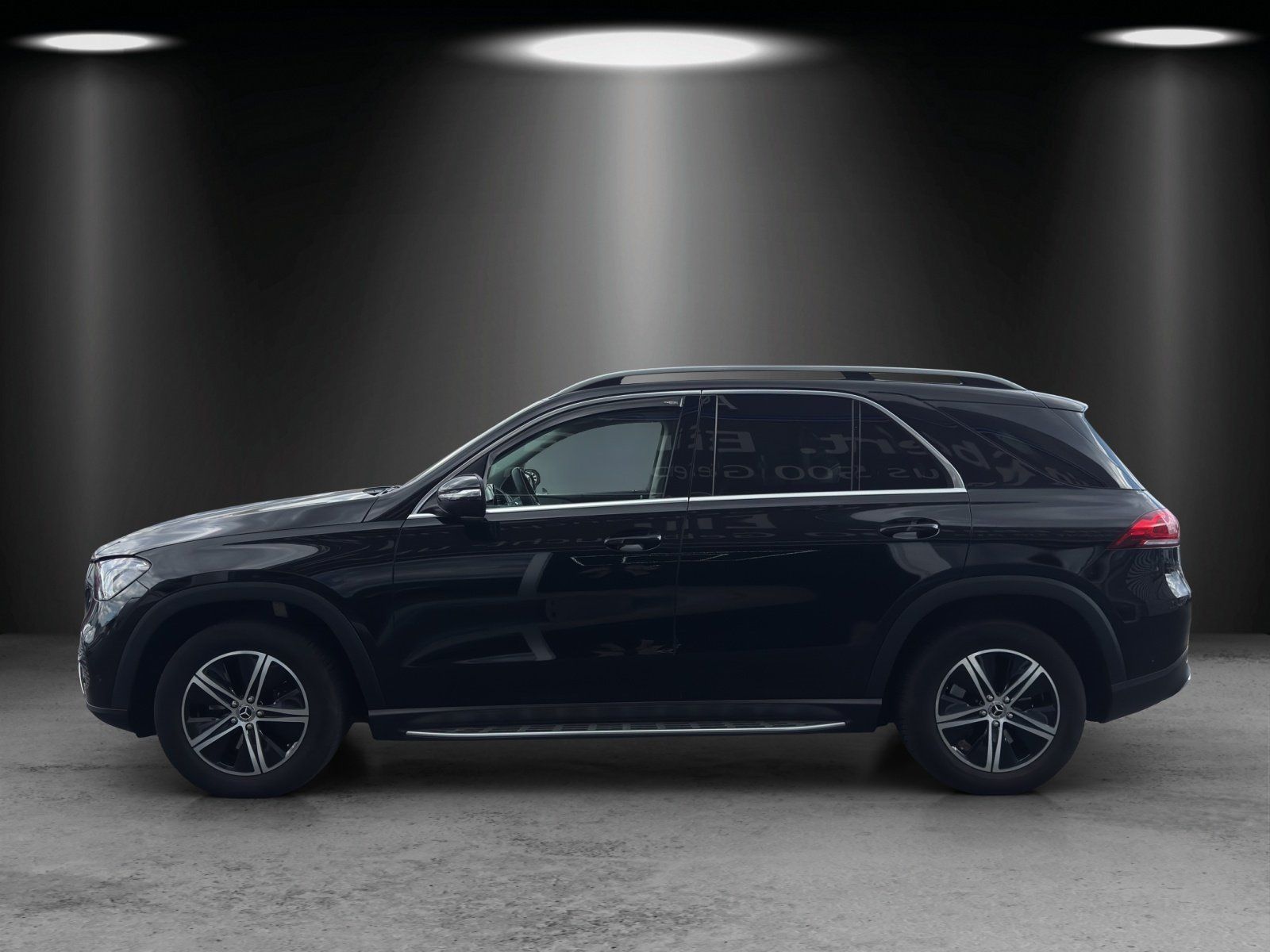 Fahrzeugabbildung Mercedes-Benz GLE300d 4M AMG int DISTRO Pano AHK Trittbret HUD