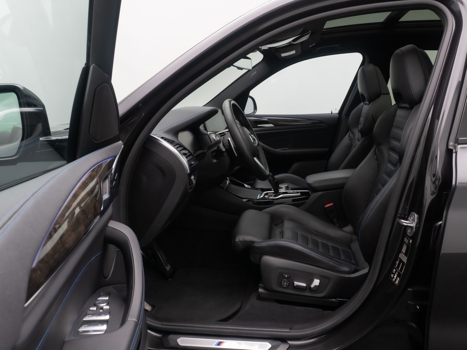 Fahrzeugabbildung BMW X3 xD30d M Sport DAB HUD Panorama AHK TV 20Zoll