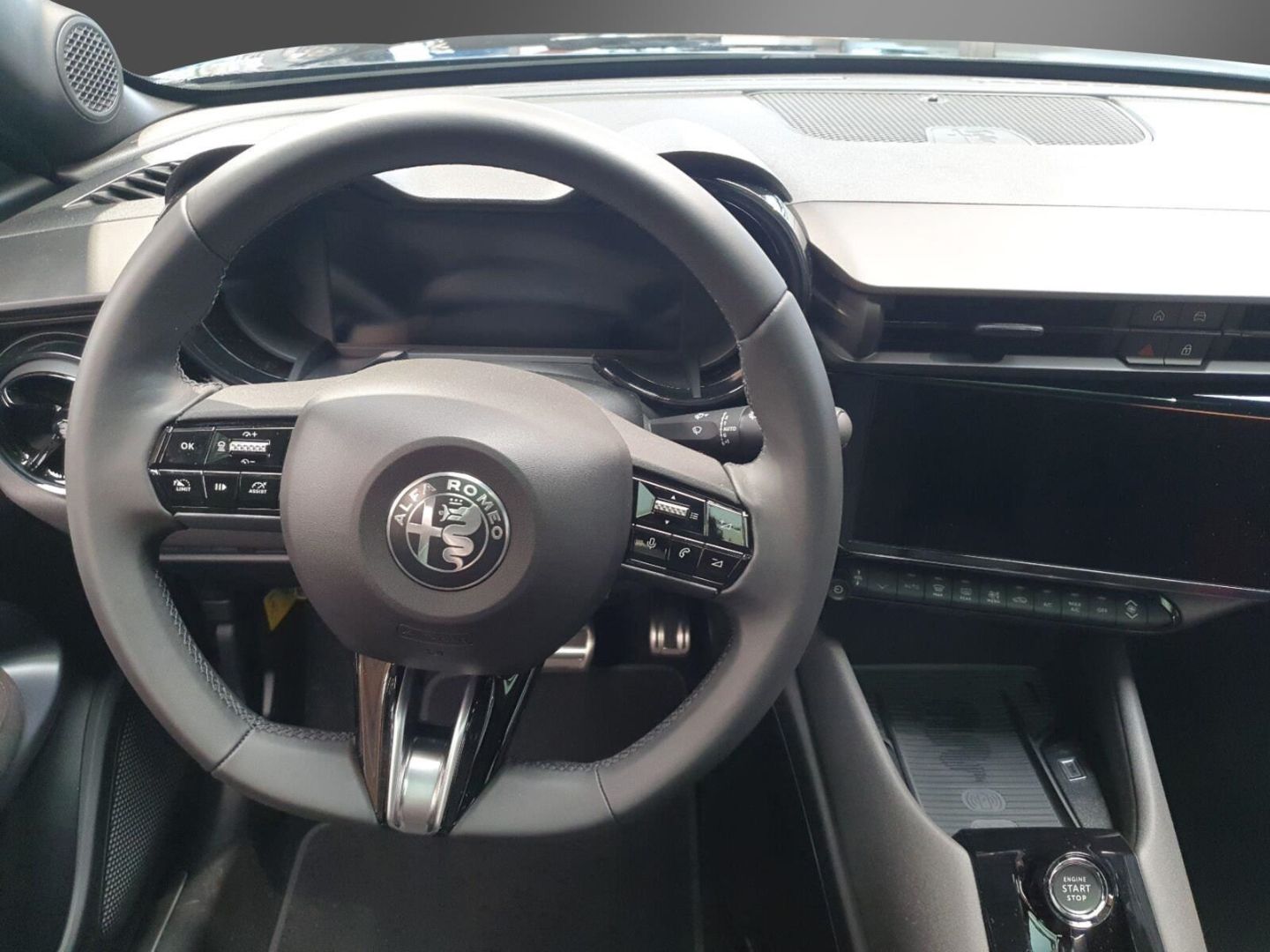 Fahrzeugabbildung Alfa Romeo Junior Elettrica VELOCE  280 PS voll Top Deal