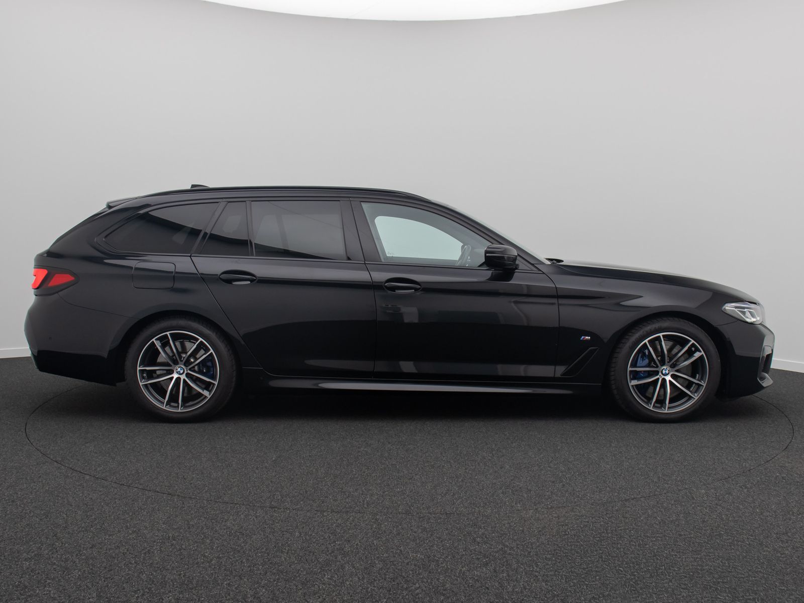 Fahrzeugabbildung BMW 540d xD M Sport DAB HUD DisplayKey Panorama HiFi