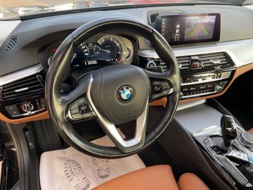 Fahrzeugabbildung BMW 520 d Lim Aut. Navi Leder LED Temp. RFK uvm.