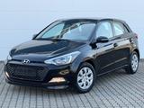 Hyundai i20 blue Classic - Hyundai i20: Schwarz