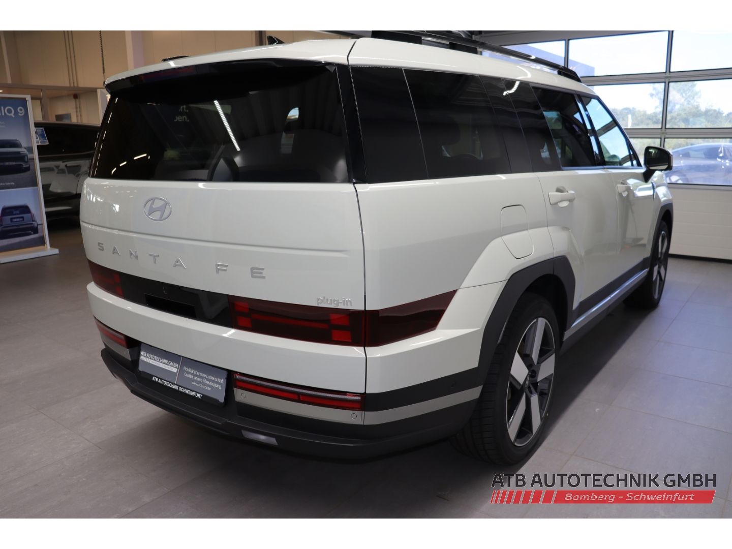 Fahrzeugabbildung Hyundai SANTA FE PHEV 1.6 T-GDI 4WD Signature Navi Leder
