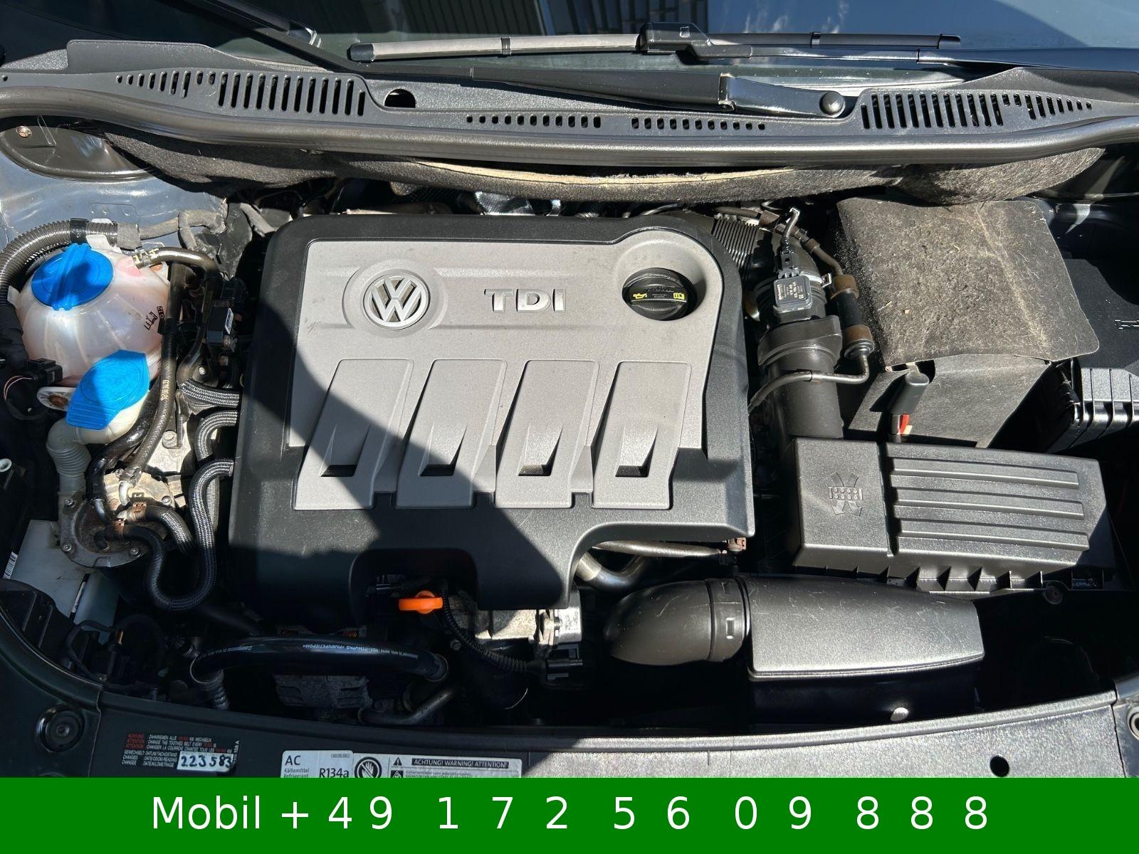 Volkswagen Touran 2011 — photo 13