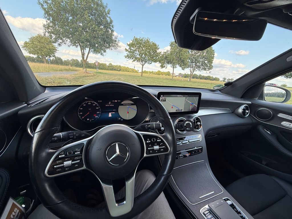 Image of Mercedes-Benz GLC 300