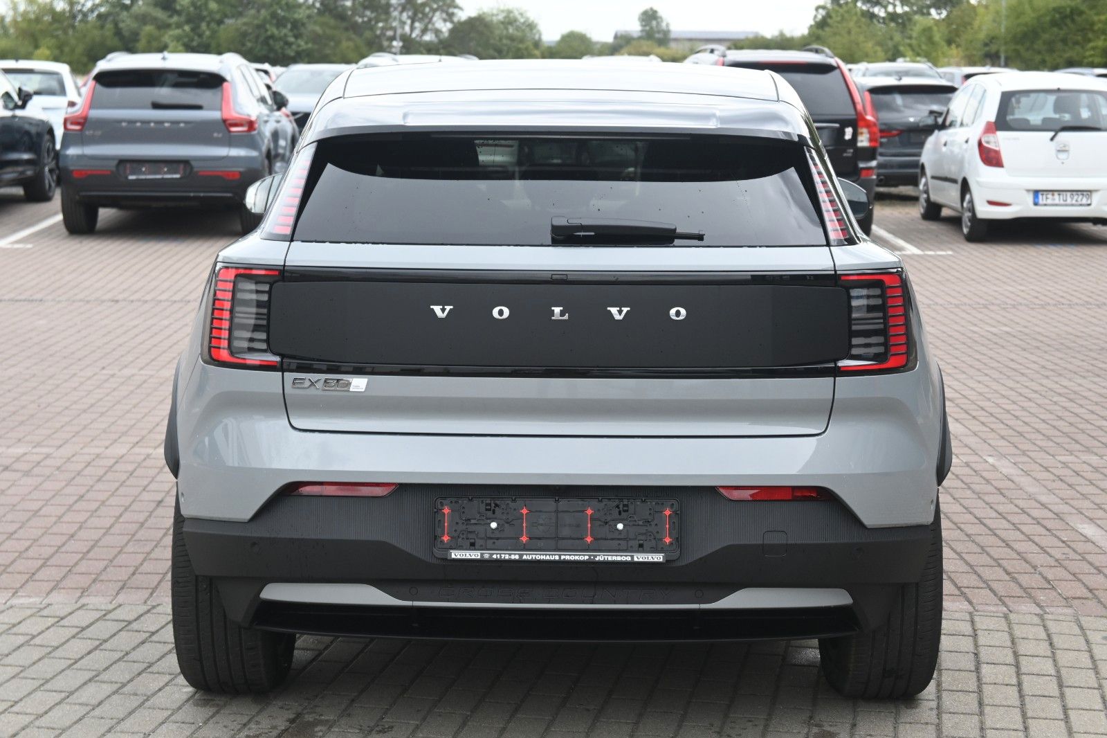 Fahrzeugabbildung Volvo EX30 Cross Country Ultra Twin Motor Performance