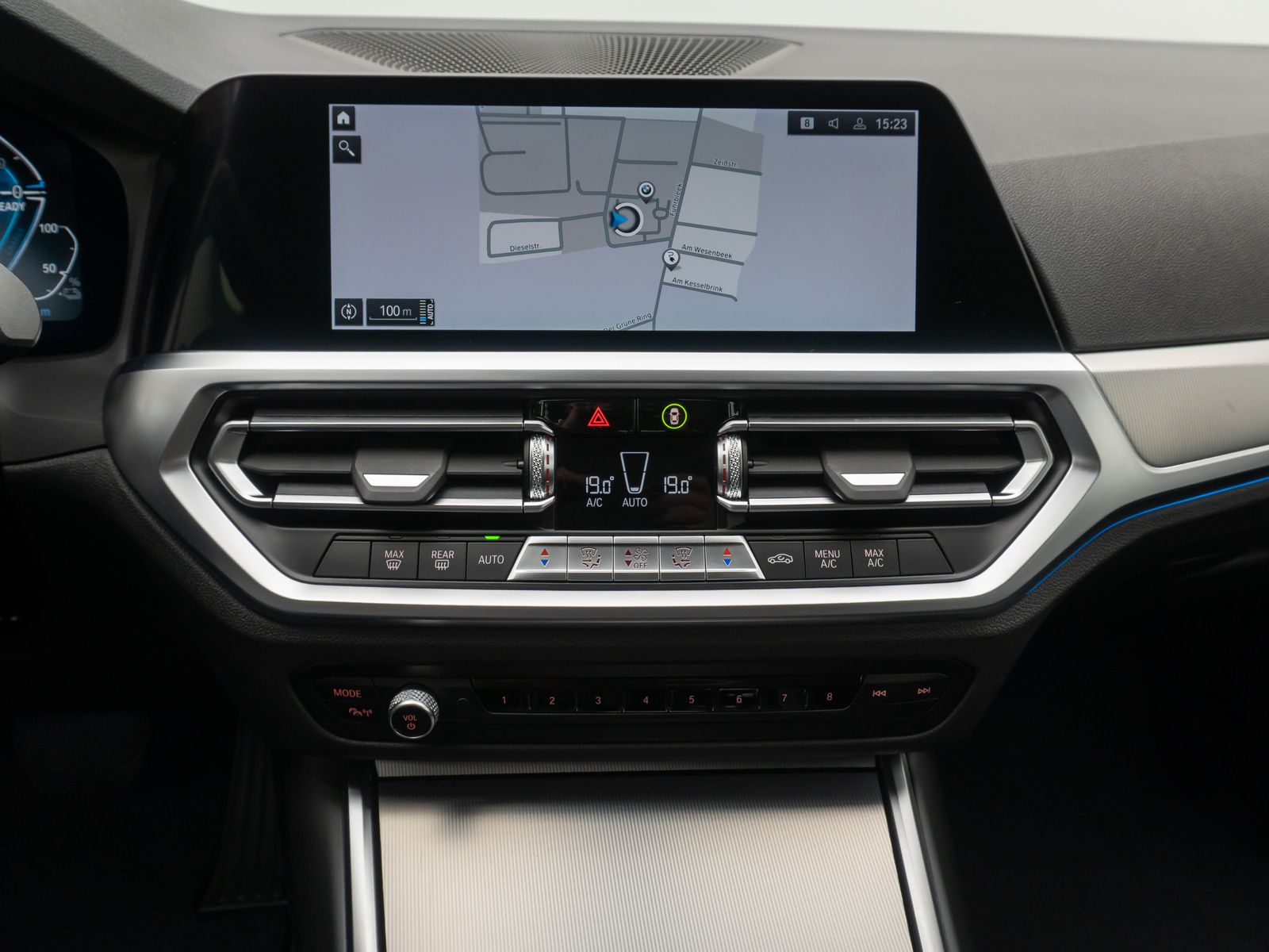 Fahrzeugabbildung BMW 330e Sport Line 360°Alarm HUD DAB HiFi Fernlicht