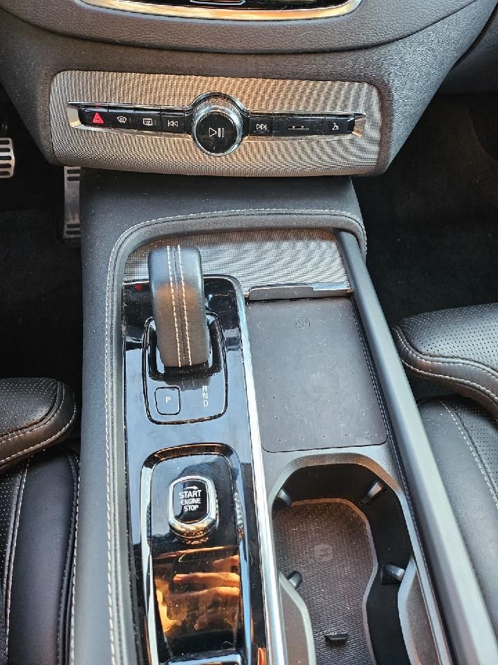 Fahrzeugabbildung Volvo XC90 R Design AWD