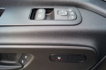 Mercedes-Benz Sprinter 319 CDI 4x4 Mixto-AUT-5 SITZER-LEDER-
