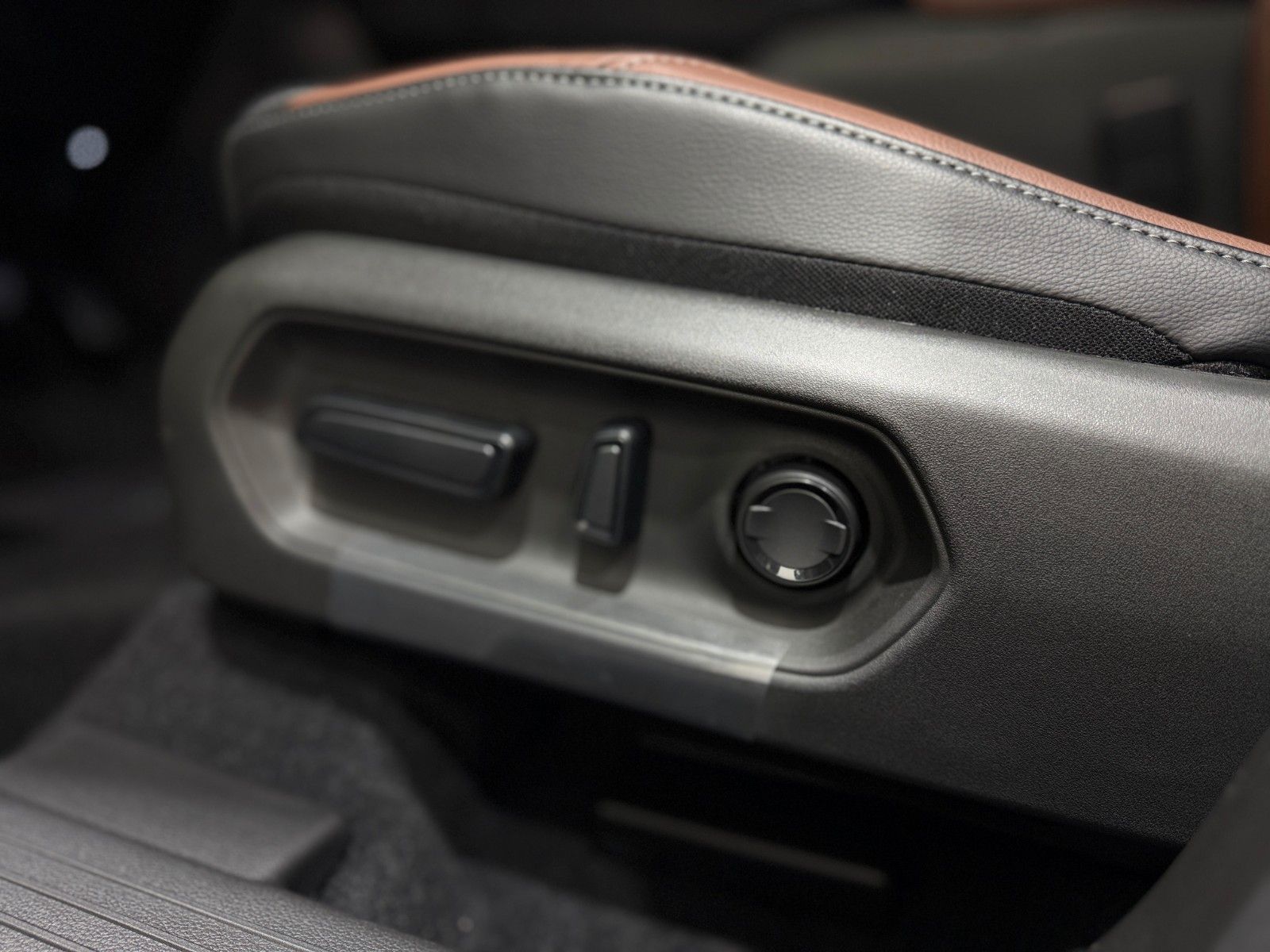 Fahrzeugabbildung Suzuki e Vitara 61 kWh Comfort+ Allgrip