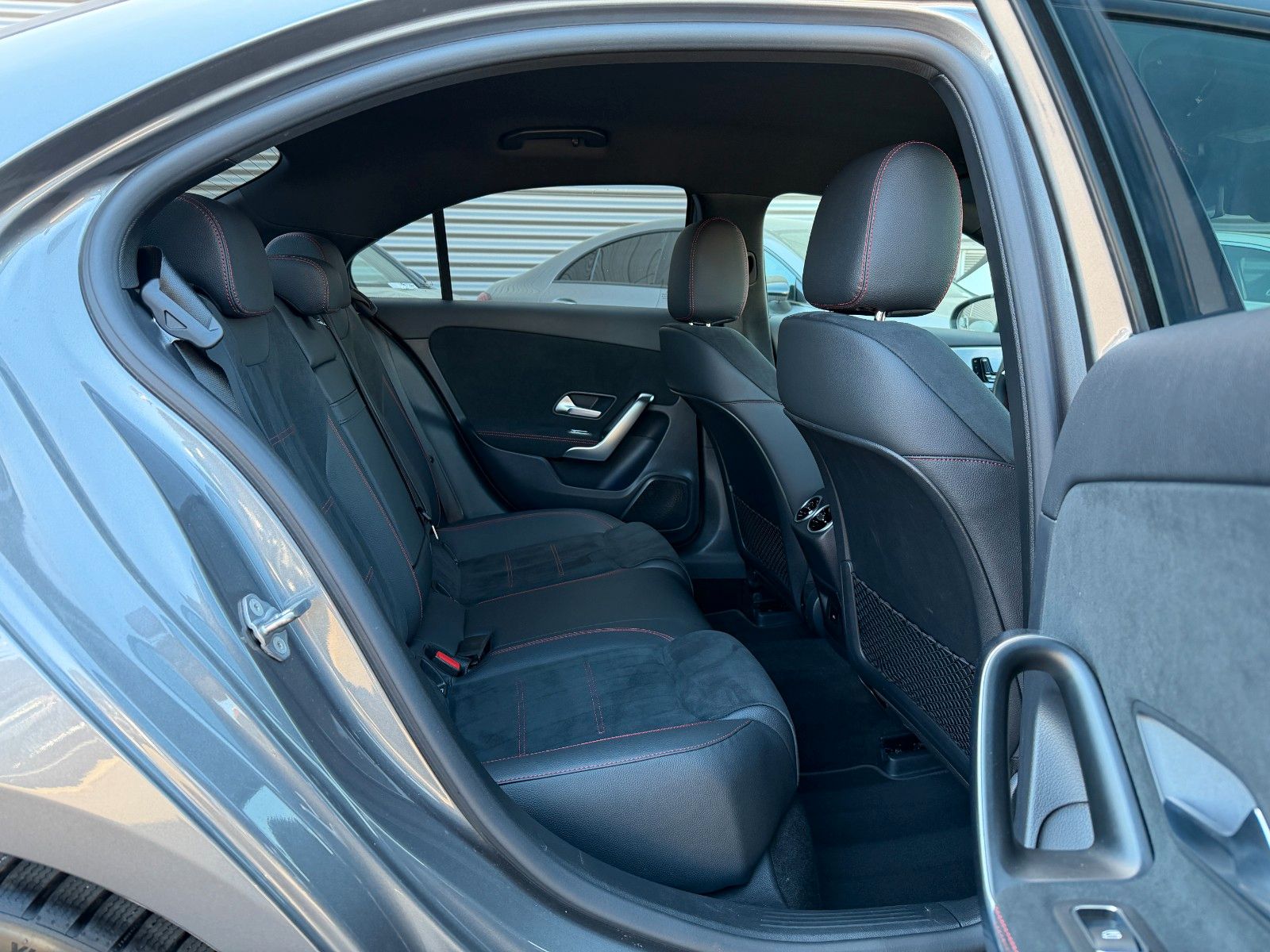 Fahrzeugabbildung Mercedes-Benz A 200 Limousine AMG NIGHT+AHK+MEMORY+360°+Ambien