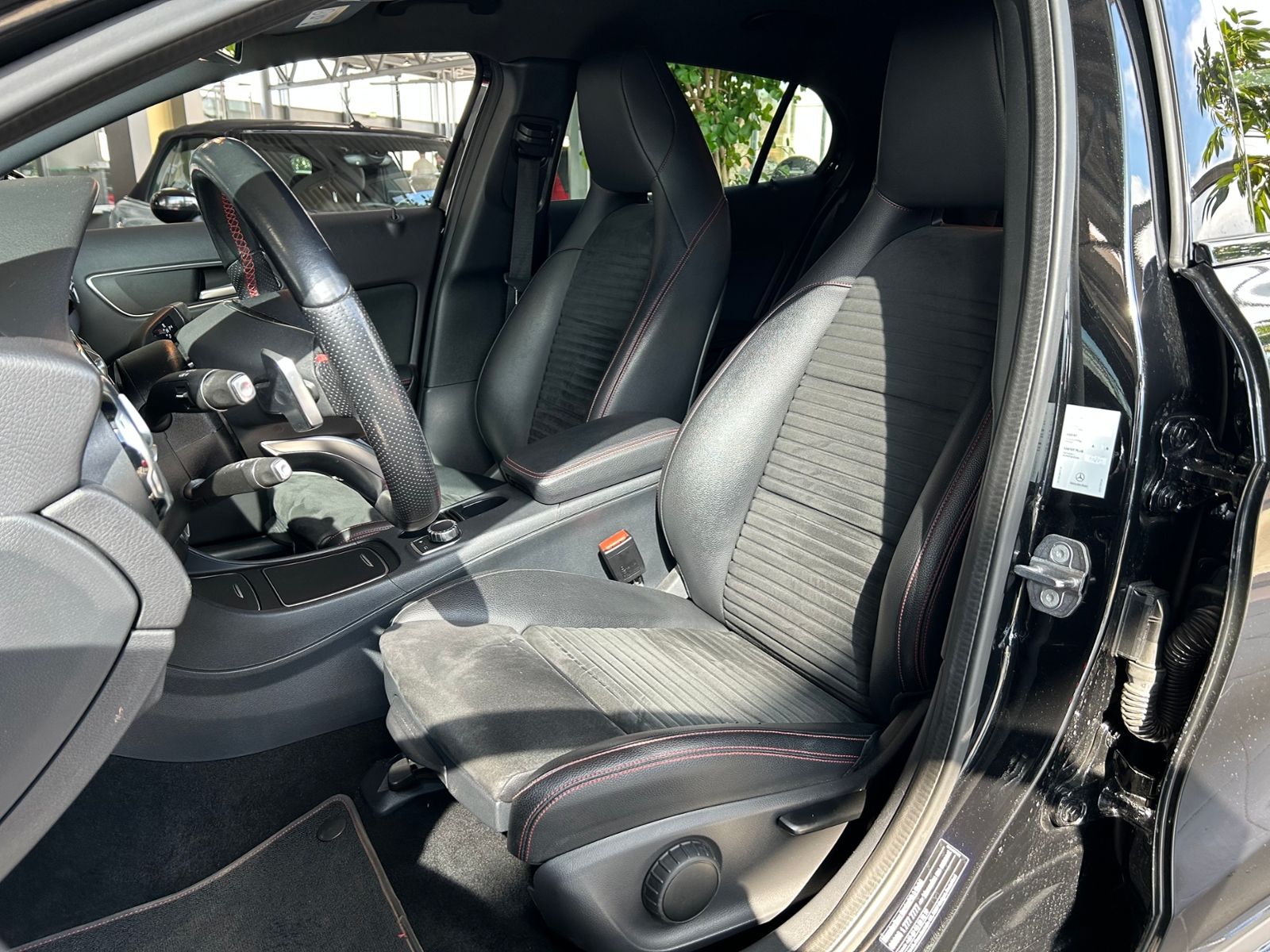 Fahrzeugabbildung Mercedes-Benz GLA 250 AMG Line NIGHT H/K LED NAV SHZ