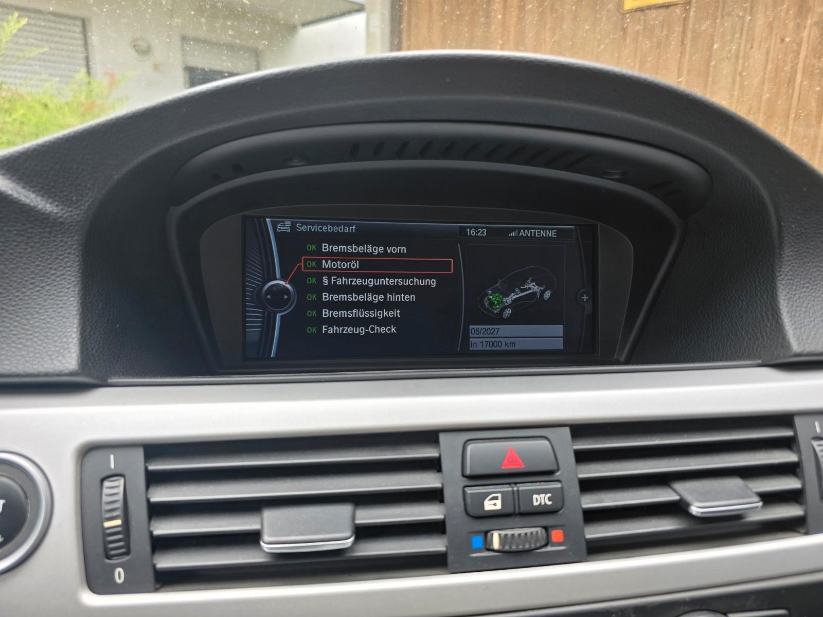 BMW 320 2009 — photo 15