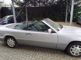Mercedes-Benz E 220 Cabrio - Mercedes-Benz E 220 mit Benzin-Antrieb: Cabrio