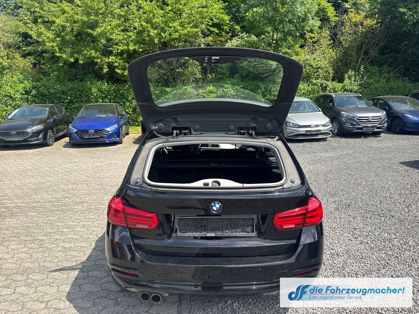 Fahrzeugabbildung BMW 320 i xDrive Advantage Touring *EXPORT