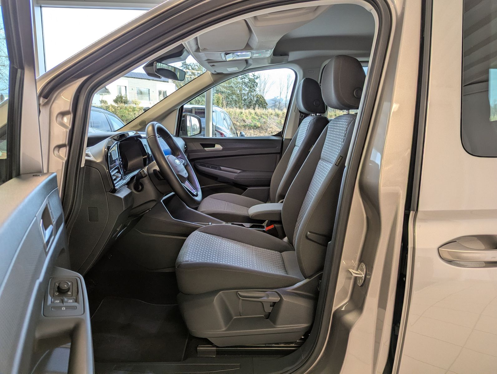 FORD Tourneo Connect L2 Titanium 7-Sitze Bi-LED Cam A - Image 12