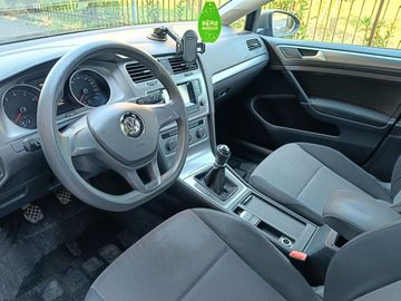 Volkswagen Golf - 2