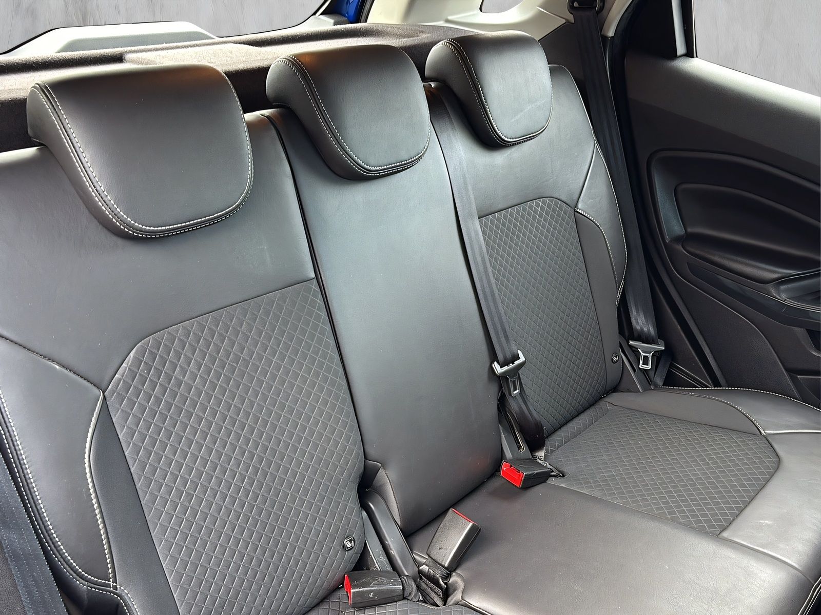 Fahrzeugabbildung Ford EcoSport 1.0 Titanium KLIMAAUT. WINTER PAKET PDC