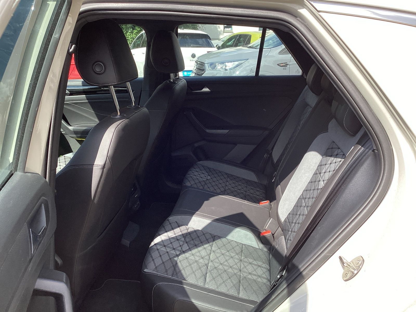 Volkswagen T-Roc - Bild 14