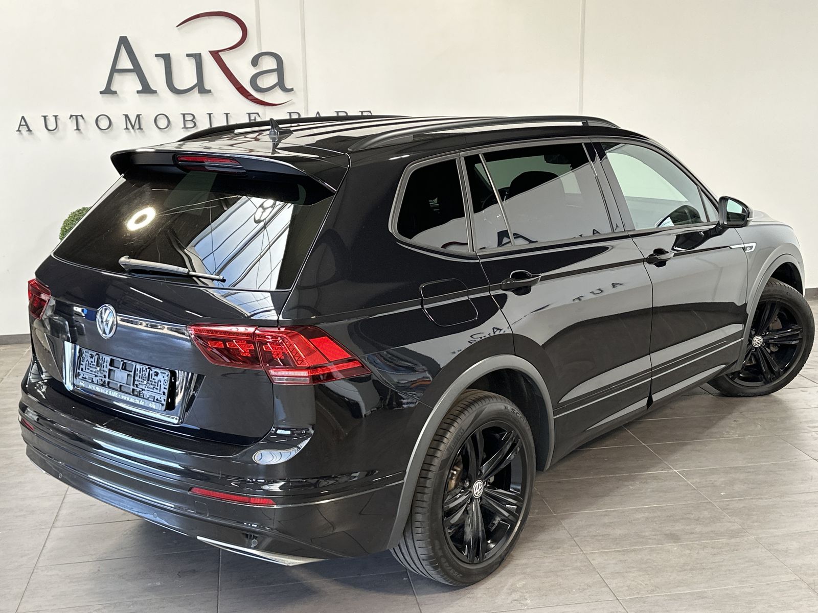 Fahrzeugabbildung Volkswagen Tiguan Allspace 2.0 TDI 4M R-Line Black NAV+LED