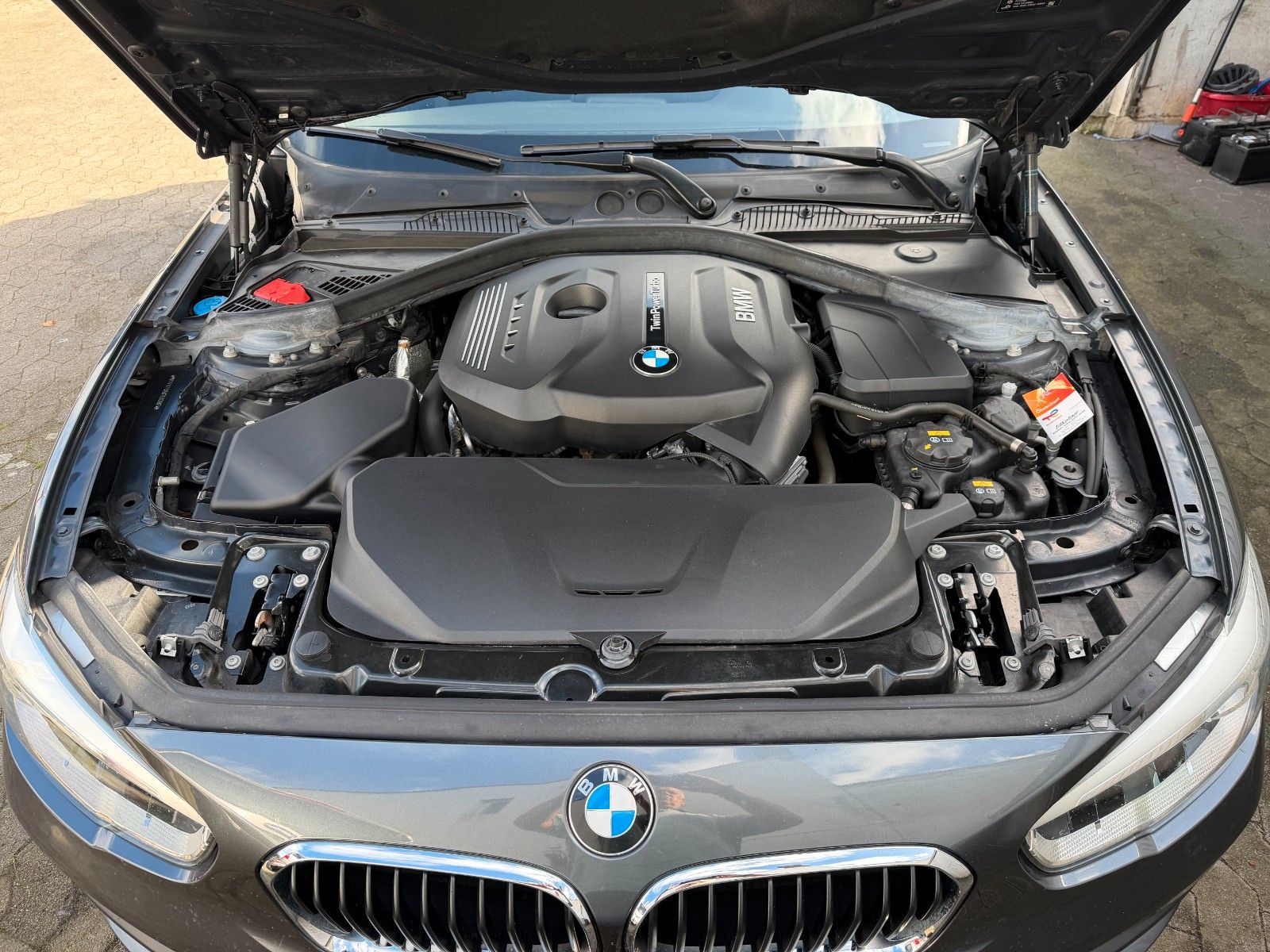 BMW 120 i Advantage 8 G Automatik LED Navi SHZ foto 3