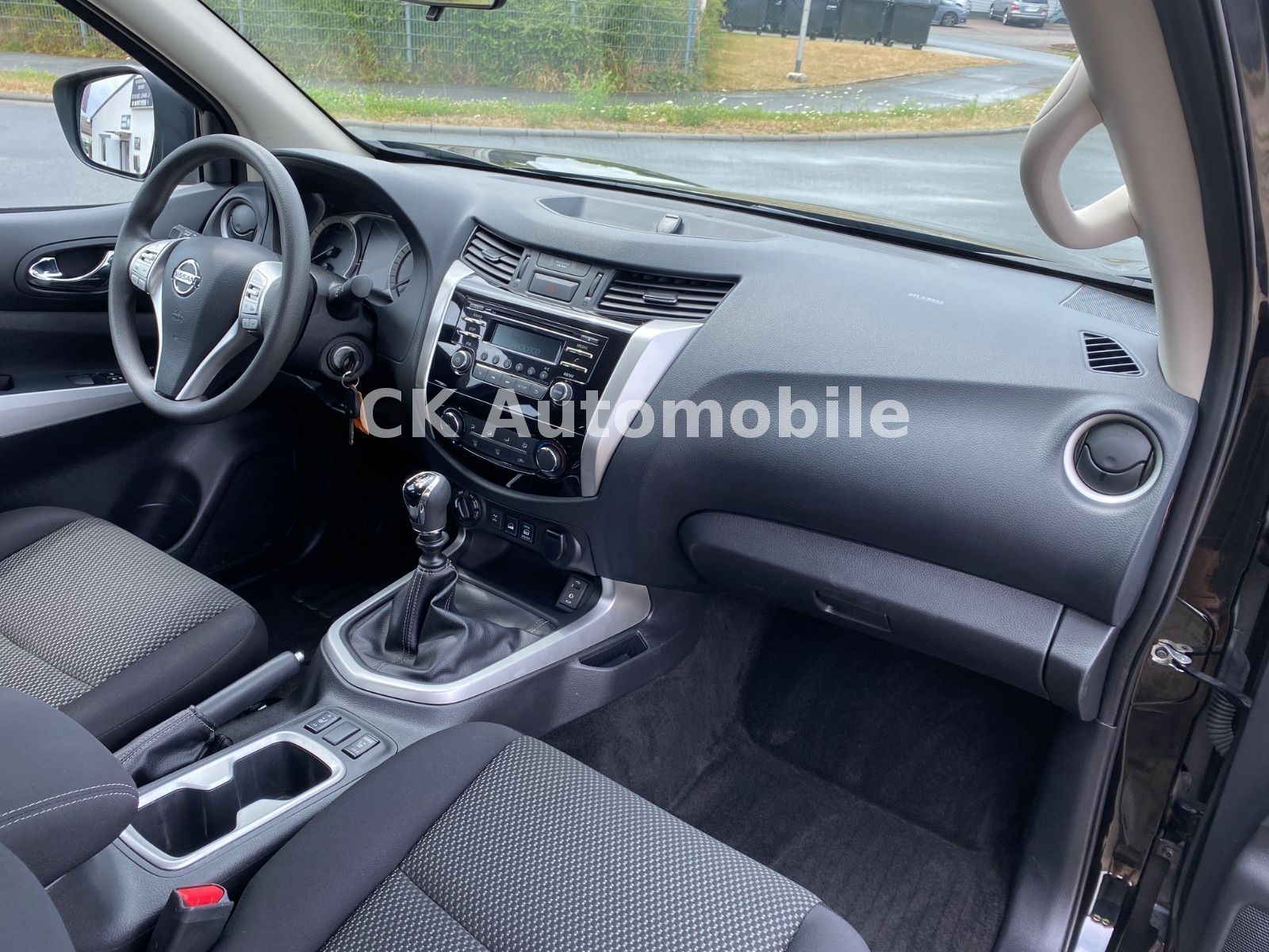 Fahrzeugabbildung Nissan Navara NP300 Acenta King Cab 4x4/AHK 3500 KG