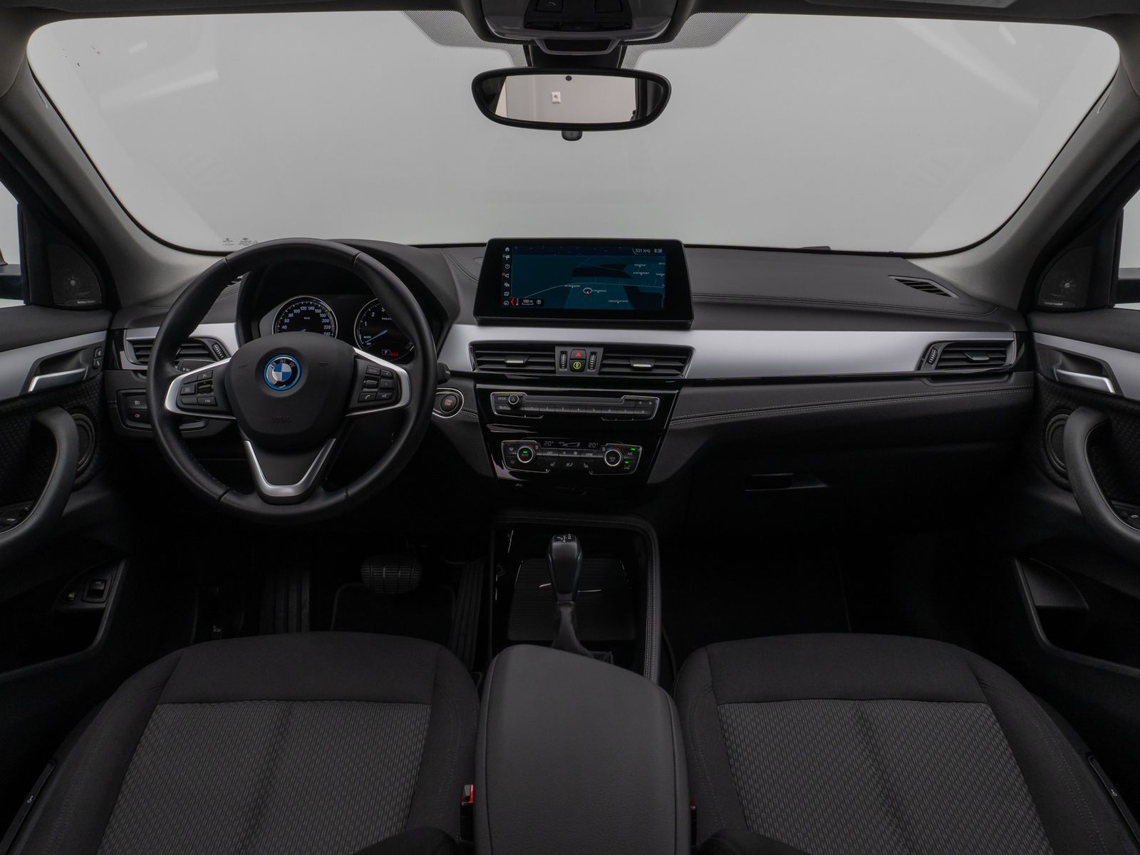 Fahrzeugabbildung BMW X2 xD25e HUD DAB H/K Navi+ Parkassist Alarm LED