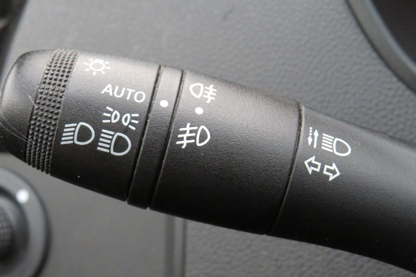 Fahrzeugabbildung Dacia Duster II Expression DIESEL NAVI ALU LED 1.HAND