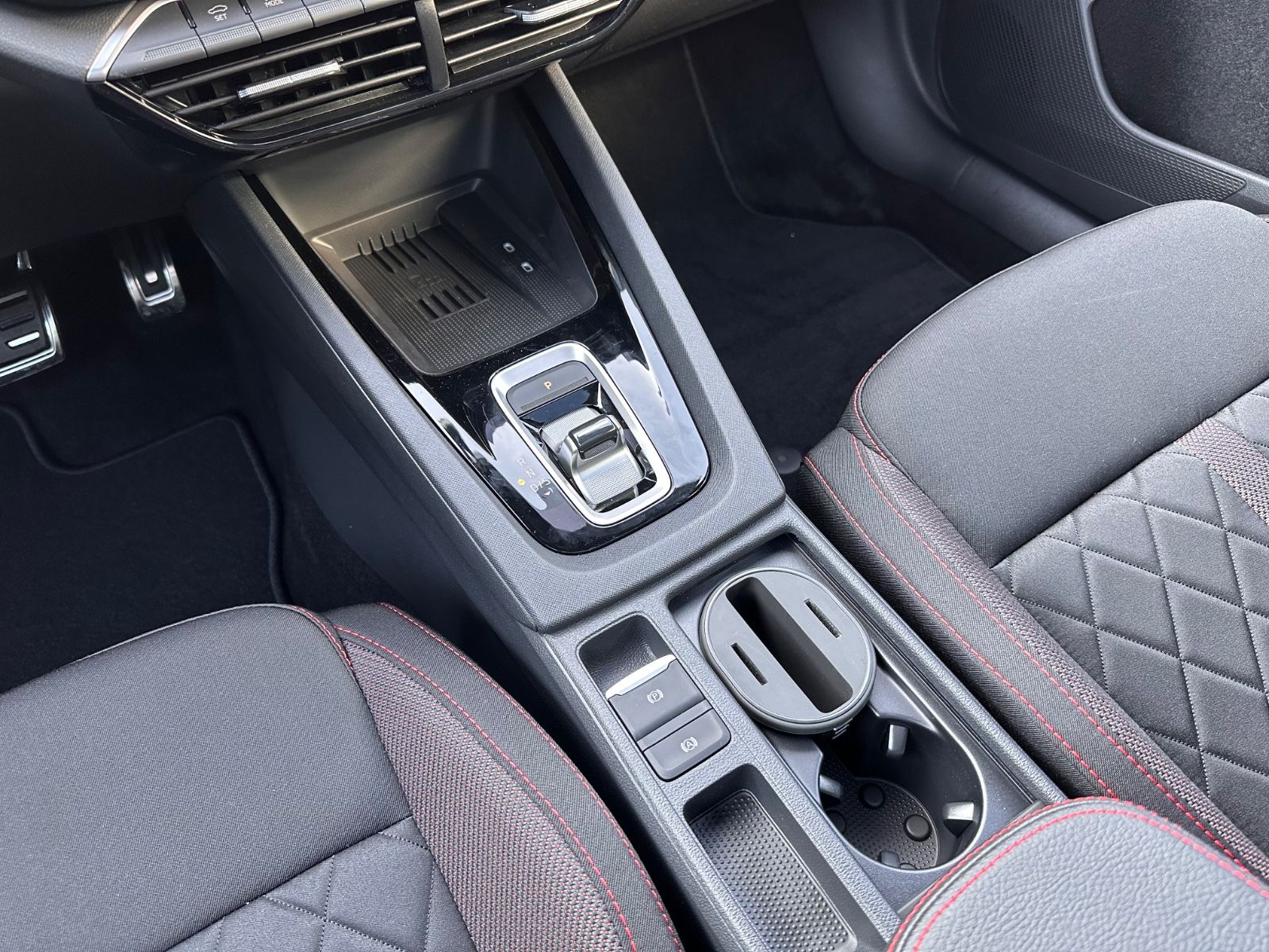 Fahrzeugabbildung SKODA Octavia Combi RS 2.0 TSI Matrix/Pano/Navi/ACC