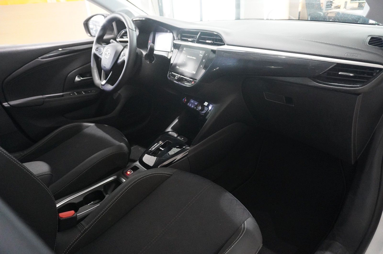 Fahrzeugabbildung Opel Corsa F 1.2T ELEGANCE NAVI/LED/KAMERA/SPORT/DAB+