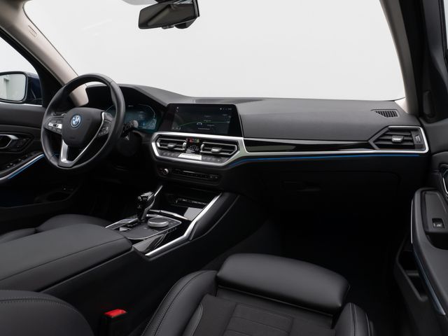 Foto Nummer 42: BMW 330e