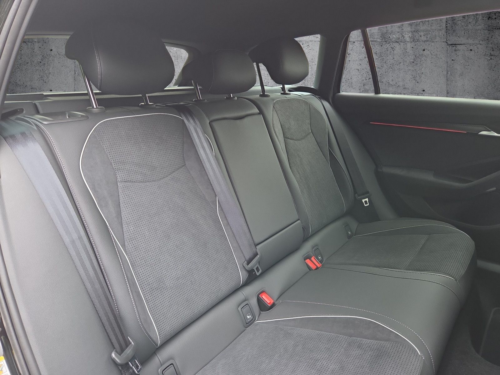 Superb Combi 2.0 TSI 150kW DSG Sportline AHK