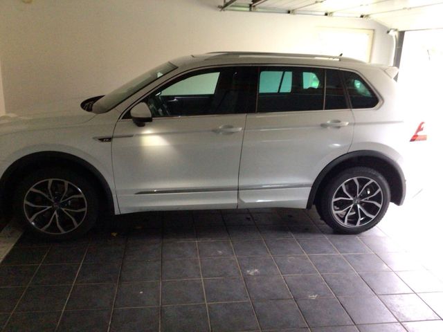 Volkswagen VW TIGUAN.  R LINE. VOLLausst. Scheckh.   ...