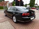 Volkswagen Passat Lim.DSG/Leder/4xSHZ/2xPDC/RFK/LED/AHK - Volkswagen Passat: Alcantara