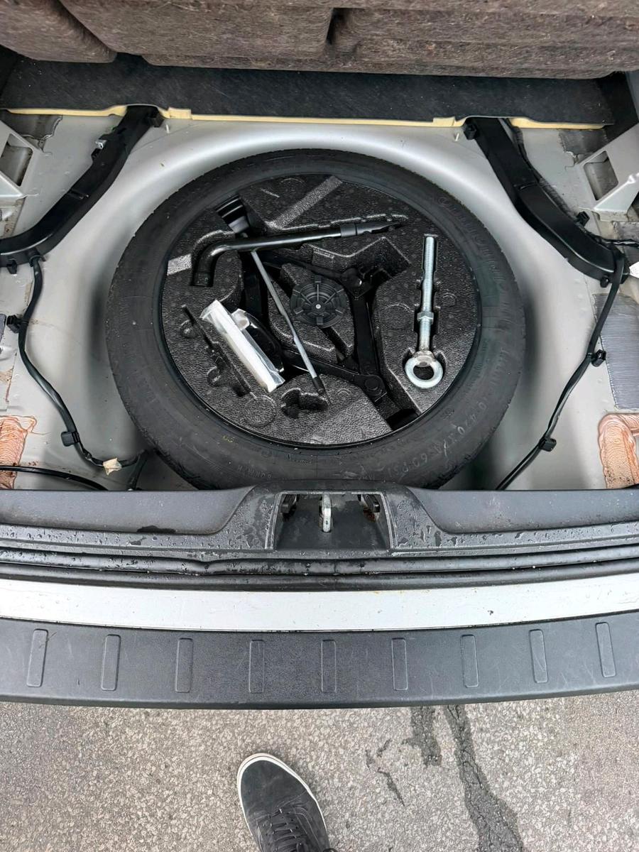 Volvo V70 2009 — photo 14