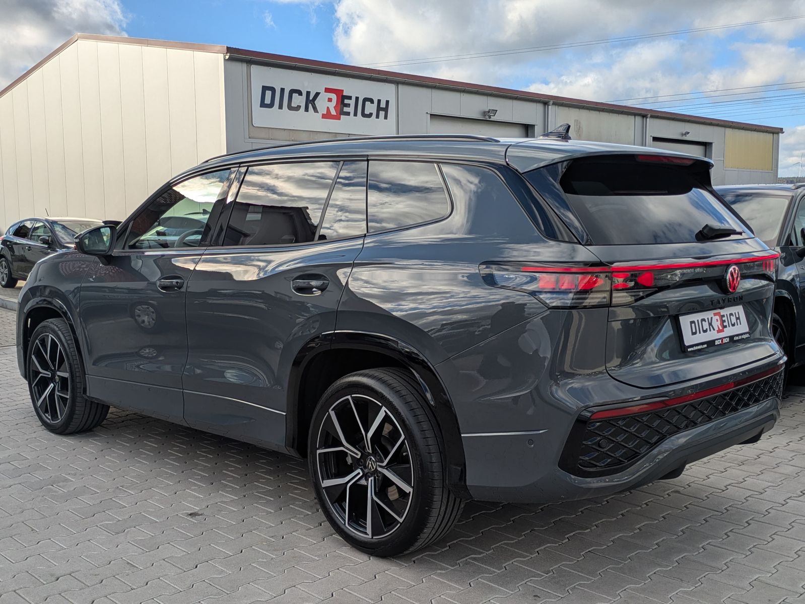 Fahrzeugabbildung Volkswagen Tayron 2.0 TDI 4M R-Line 7Si*MATRIX*AHK*PANO*HUD