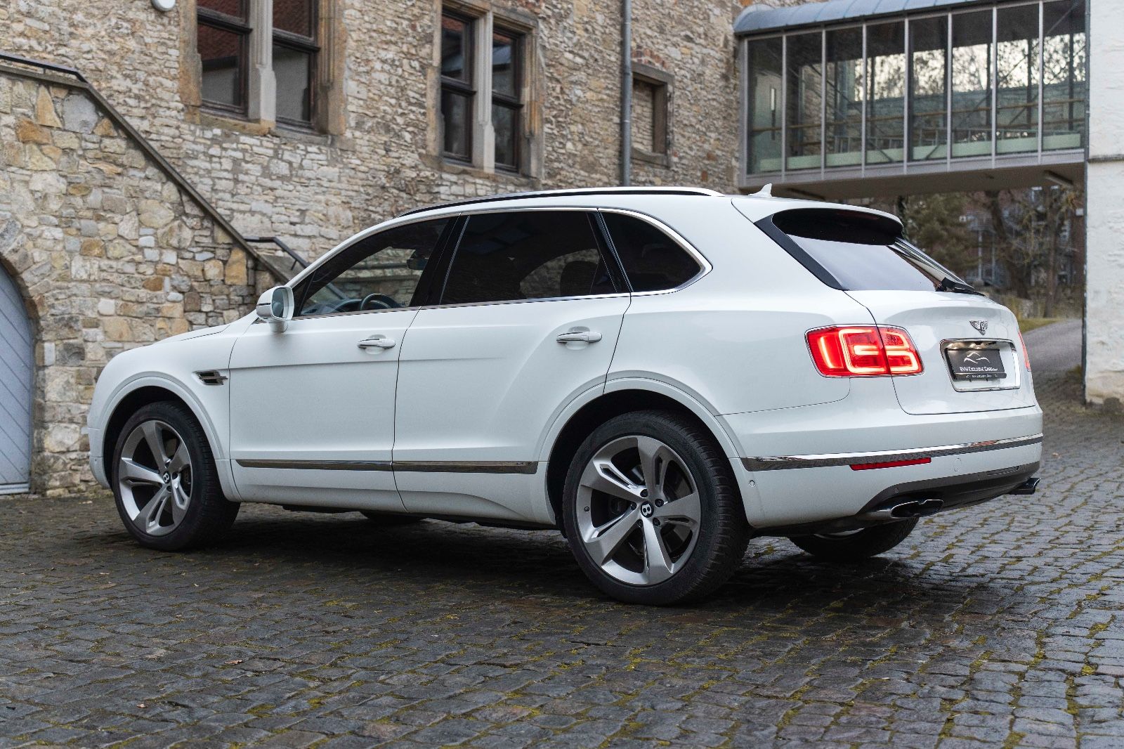 Fahrzeugabbildung Bentley Bentayga V8 HUD 360° MASSAGE ACC TOTW