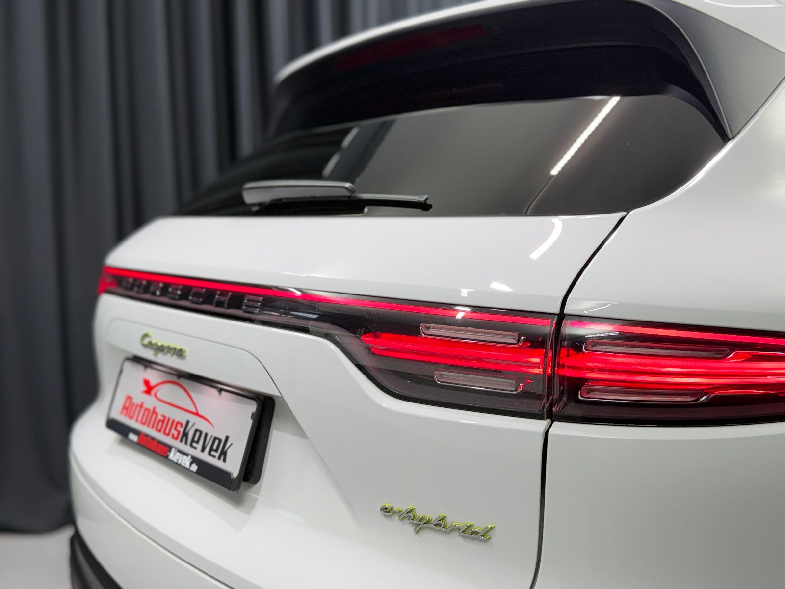 Fahrzeugabbildung Porsche Cayenne E-Hybrid|PANORAMA|SPORT-CHRONO|ACC