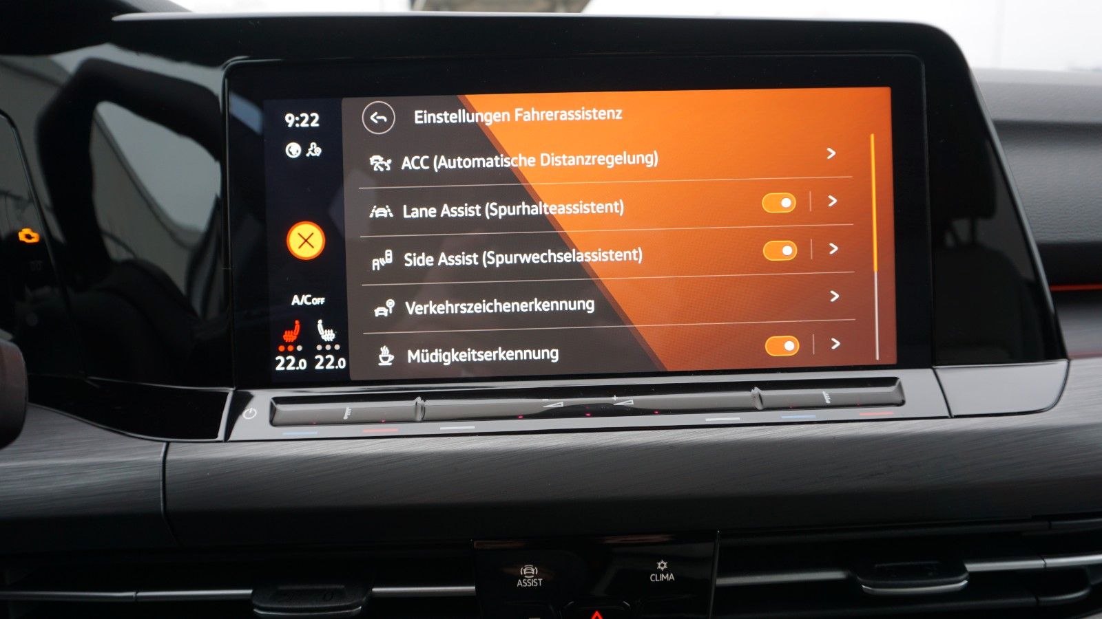 Fahrzeugabbildung Volkswagen Golf VIII Variant Style, Navi,LED,HUD,Kamera +WR