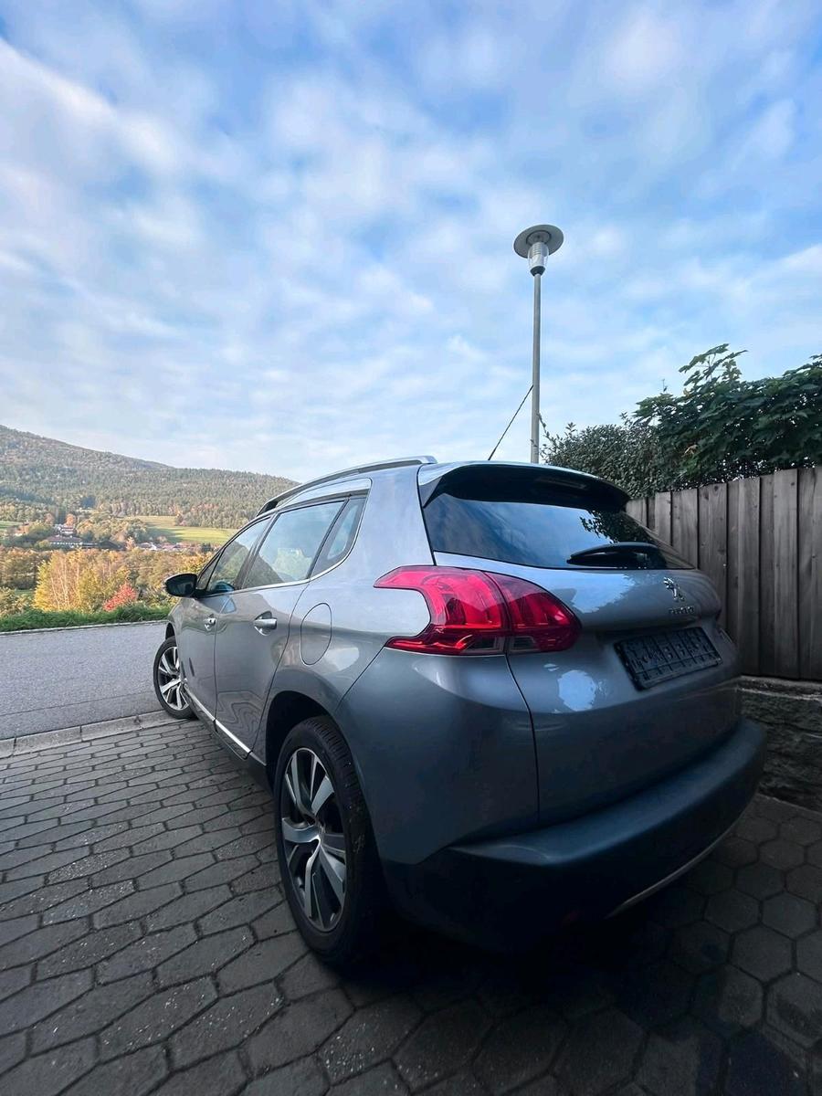 Peugeot 2008 2013 — rear view