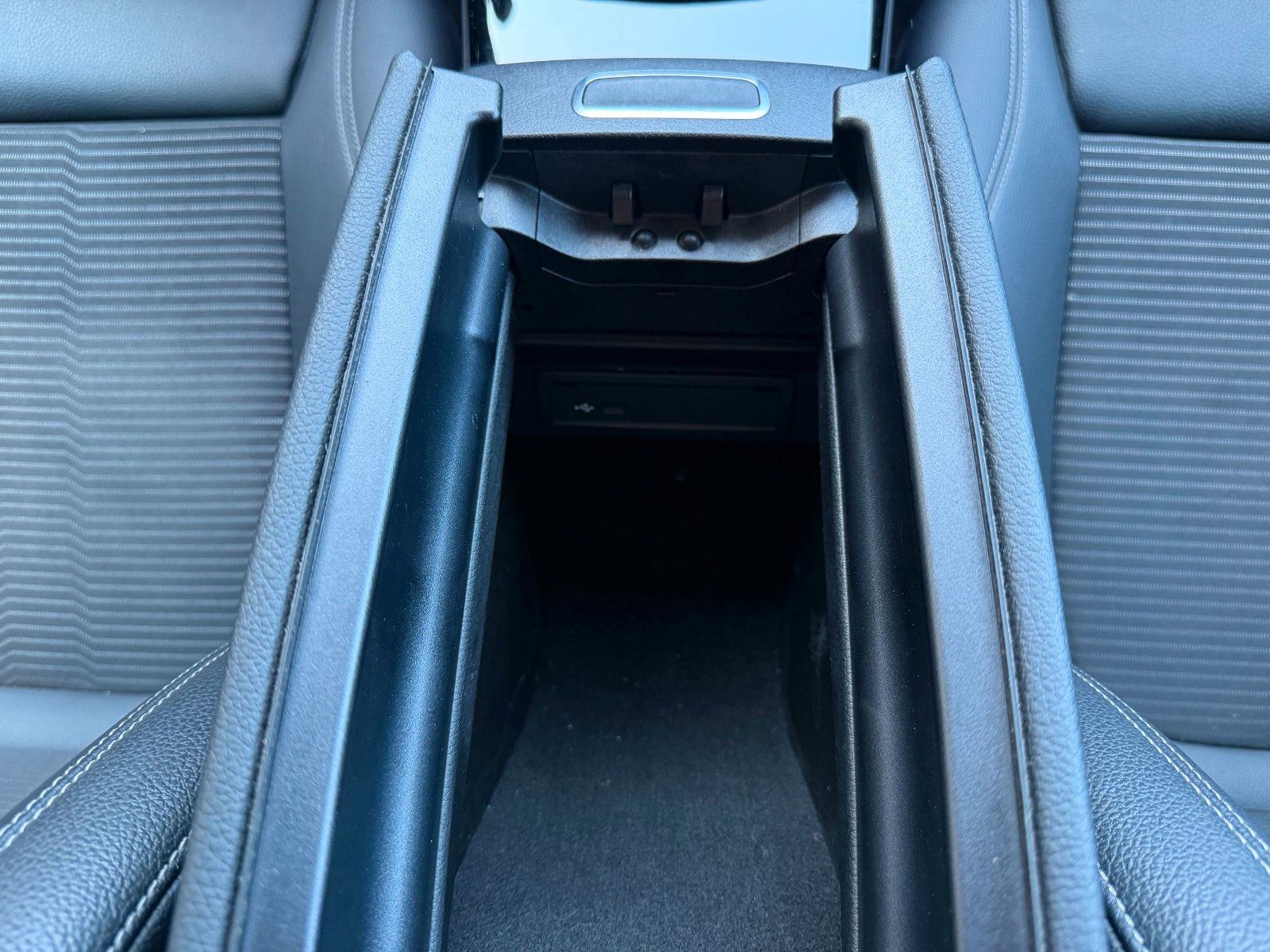Fahrzeugabbildung Mercedes-Benz CLA 200 Shooting Brake