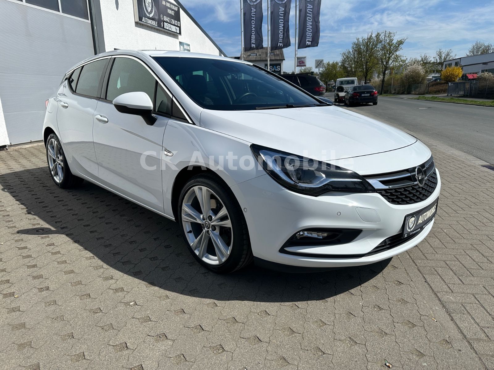 Fahrzeugabbildung Opel Astra K 1.6 Turbo Dynamic Autom./Navi/LED/ACC