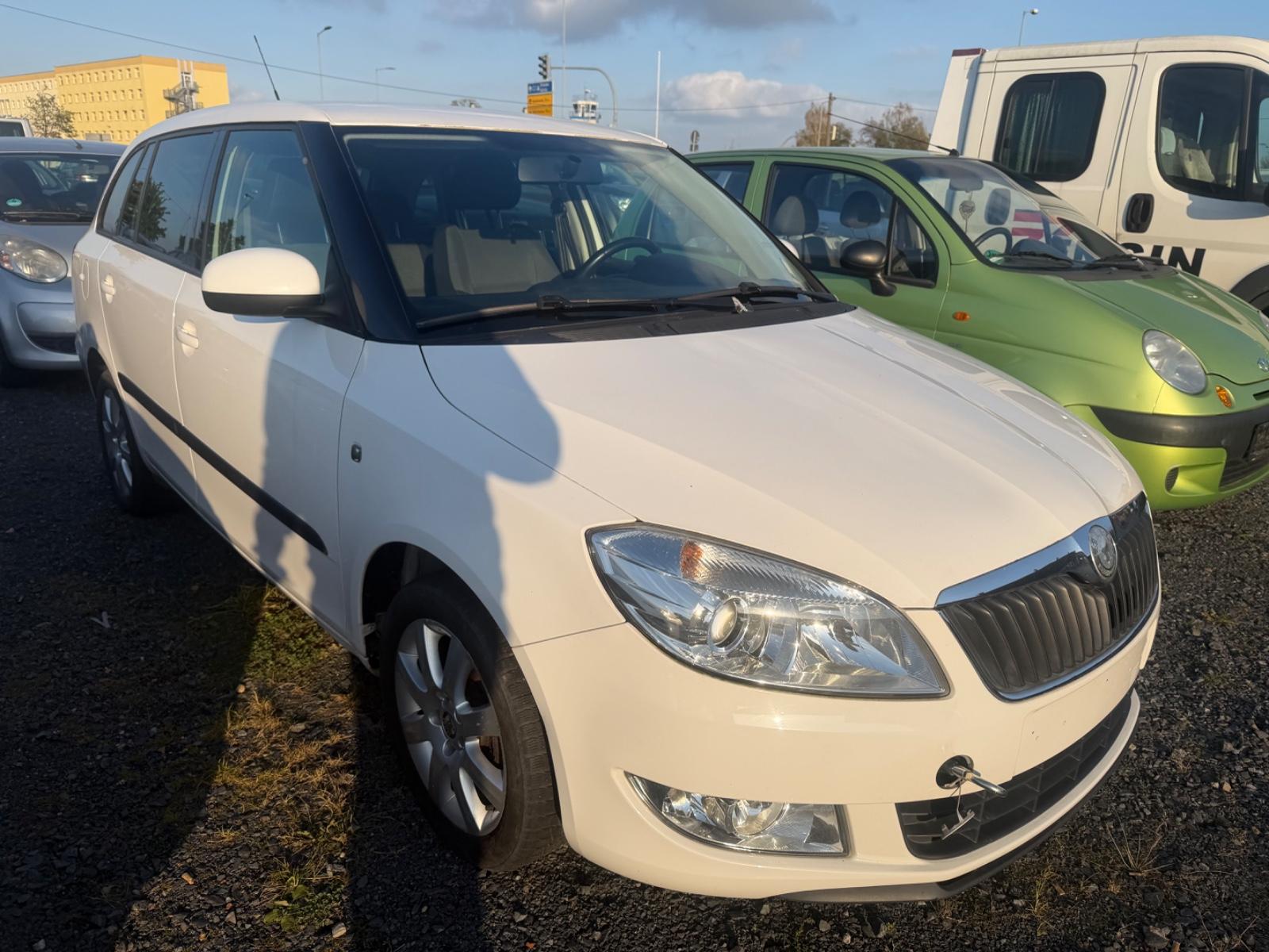 Skoda Fabia 2010 — салон