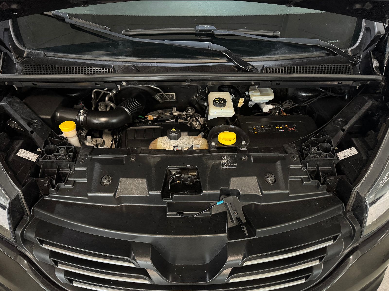 Fahrzeugabbildung Renault Trafic 1.6 DCI EXPRESSION 9-SITZER CAMPER STHDHZ