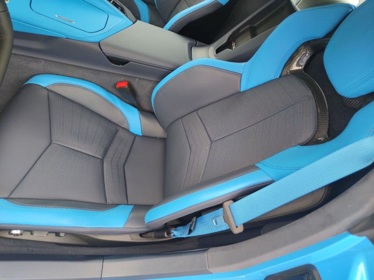 Fahrzeugabbildung Corvette C8 Stingray Cabrio 3LT 6.2 V8-Voll-Lift-Magnetic
