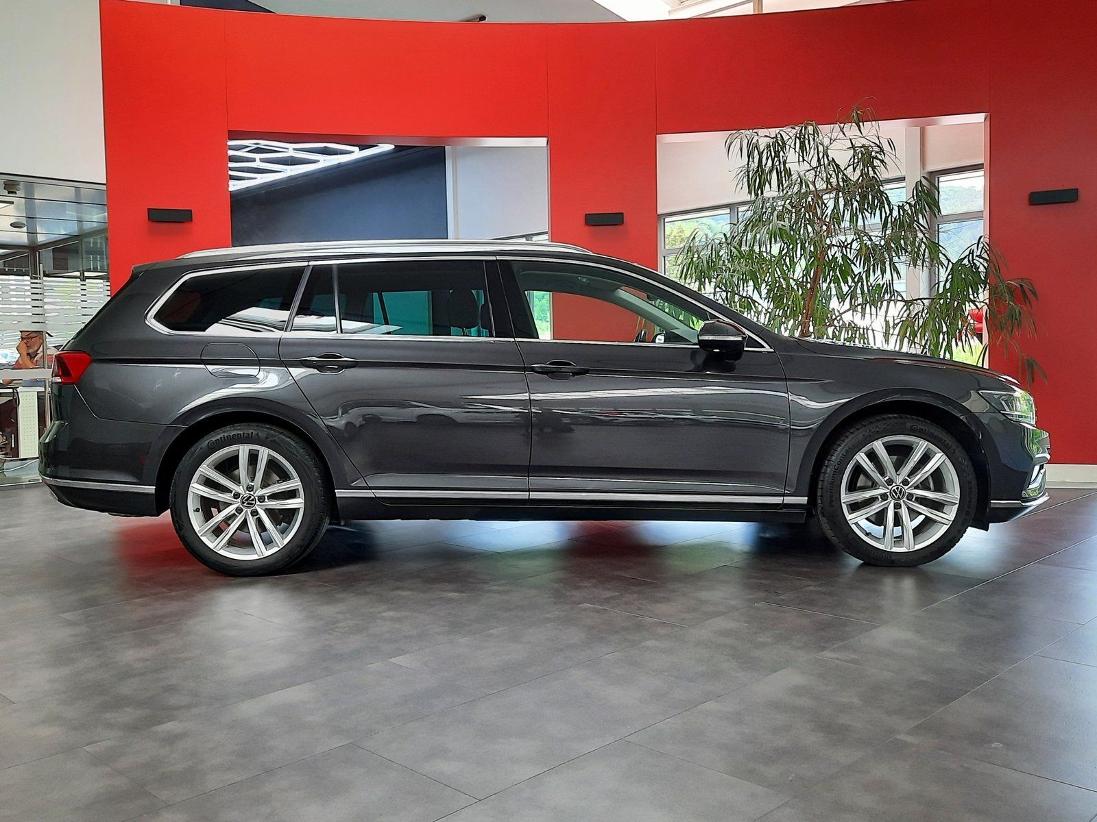 Fahrzeugabbildung Volkswagen Passat Variant Elegance TSI DSG *AHK*Navi*Cam*