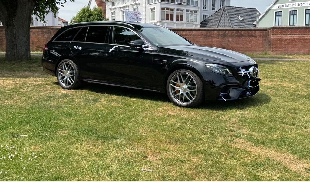 Image of Mercedes-Benz E 63 AMG